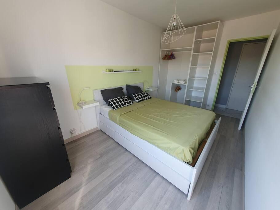 Appartement Avec 3 Chambres 80M2 Plein Sud Маринян Екстериор снимка
